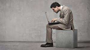 ngồi lâu, ít vận động dẫn đến bì tê chân