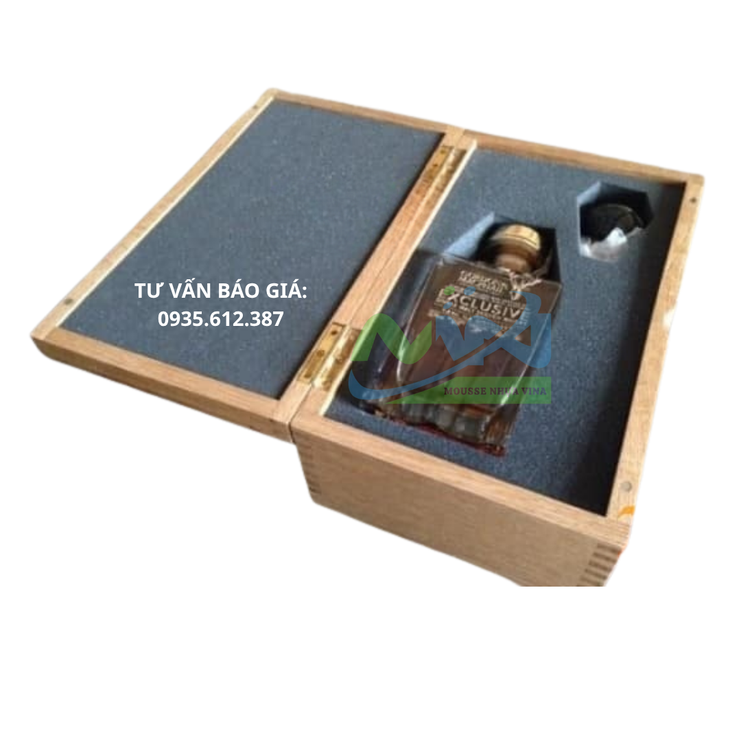 Khay mút xốp định hình lót hộp gỗ rượu ngoại do xưởng Mousse Nhựa Vina gia công